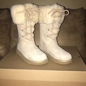 NWOB Ugg Lace-up Boots